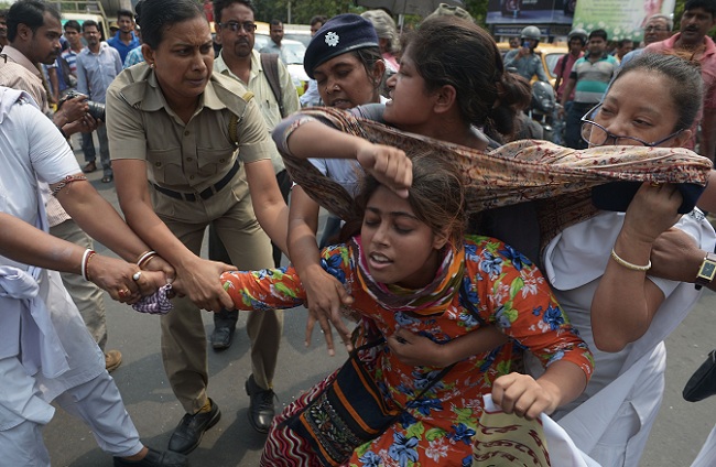 بھارت میں خواتین ،کم عمر بچیوں سے زیادتی کے بڑھتے واقعات