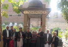 شہید انور علی اخونزادہ کی برسی پر شیعہ علماء کونسل پاکستان کے وفد کی قبر پر فاتحہ