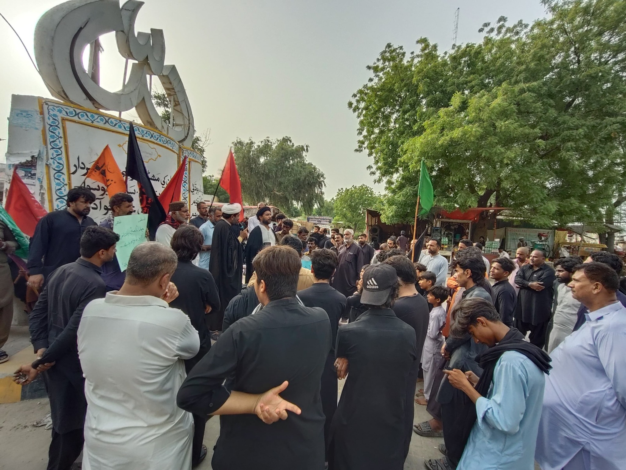 حکومت کی جانب سے زائرین پر پابندی کے خلاف ملک بھر میں احتجاج جاری