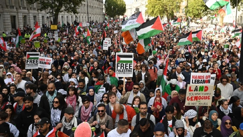 غزہ پر اسرائیلی حملوں کے خلاف اسرائیل، برطانیہ اور سوئیڈن میں عوامی احتجاج