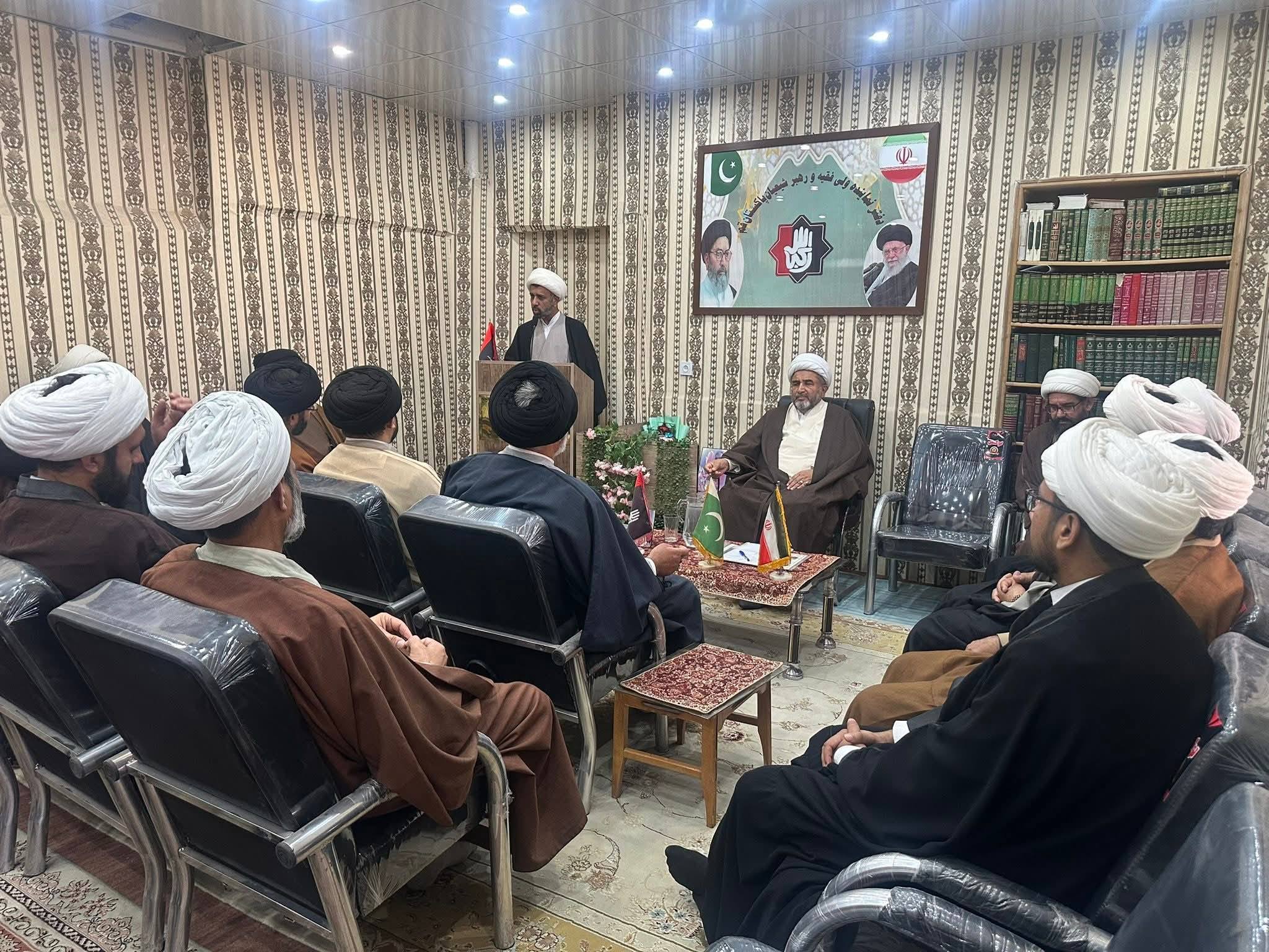 قم المقدسہ میں شیعہ علما کونسل پاکستان کے مرکزی نائب صدر علامہ عارف حسین واحدی دفتر قائد ملت جعفریہ کا دورہ کرتے ہوئے