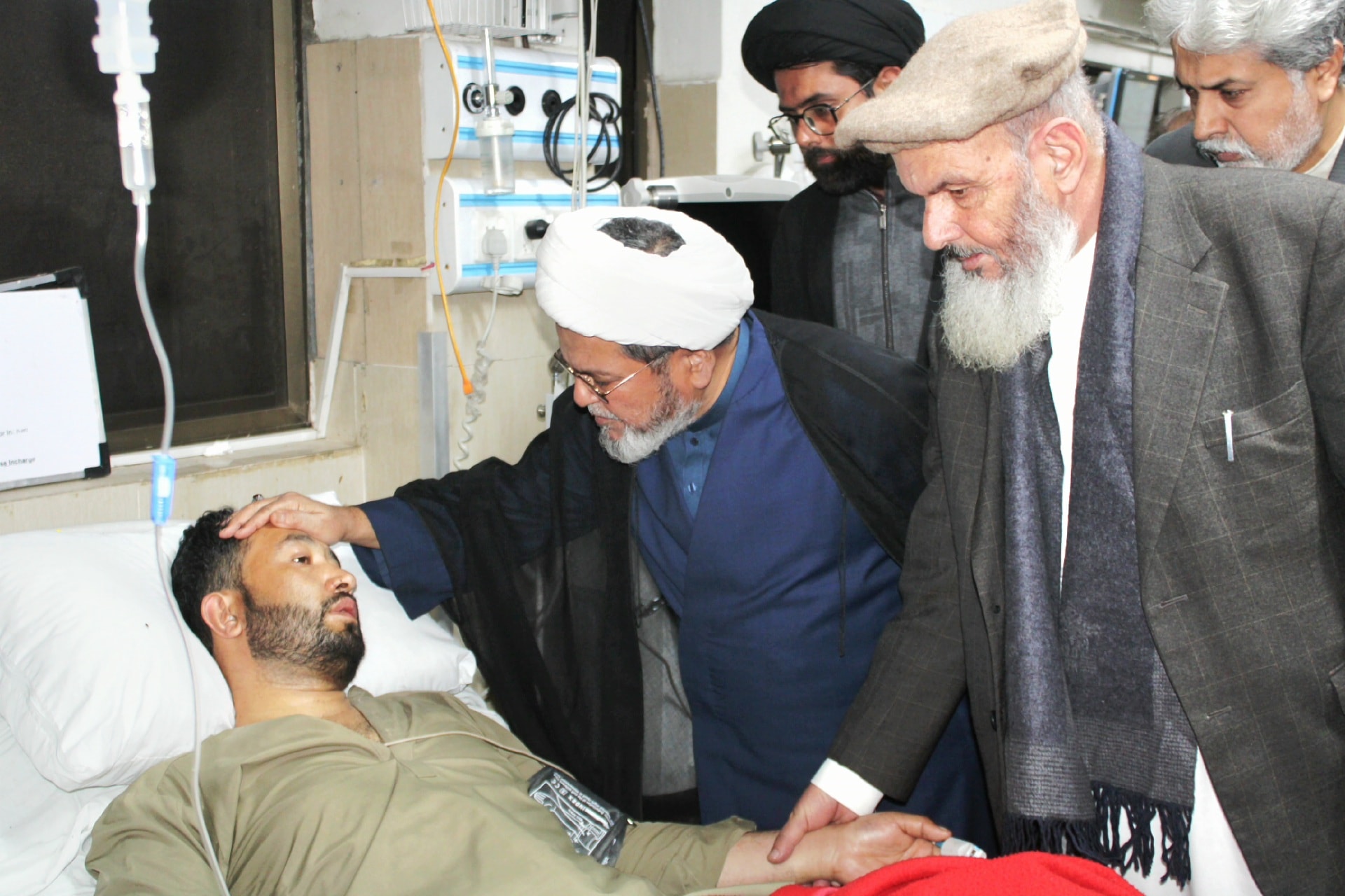 پمز ہسپتال اسلام آباد میں علامہ ڈاکٹر شبیر حسن میثمی کی سانحہ ترلائی کے زخمی مومنین کی عیادت