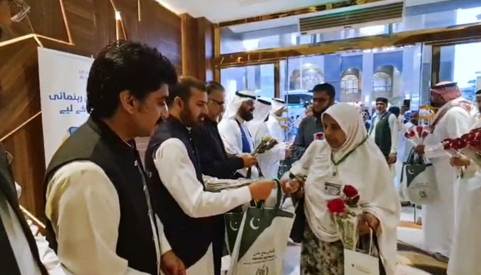 پاکستانی عازمین حج مدینہ منورہ ایئرپورٹ پر استقبال کے دوران