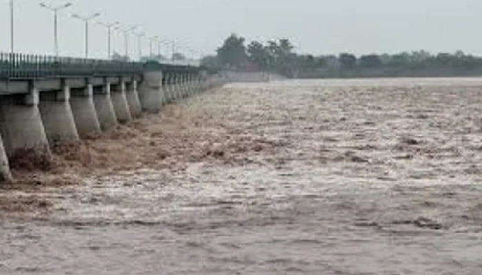 دریائے چناب میں ہیڈ مرالہ اور خانکی کے بعد ہیڈ قادرآباد پر بھی اونچے درجے کا سیلا ب آ گیا
