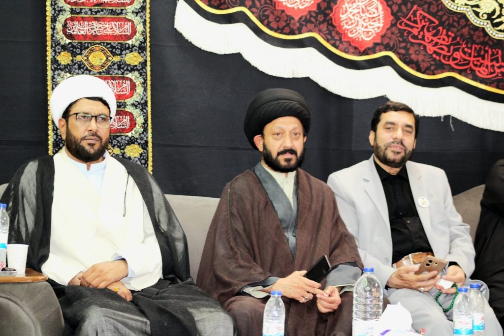 قم میں مرحوم علامہ قاضی سید نیاز حسین نقوی کی رہائش گاہ پر قائد ملت جعفریہ پاکستان آیت اللہ سید ساجد علی نقوی اور دیگر علماء کرام تعزیتی ملاقات کے دوران۔
