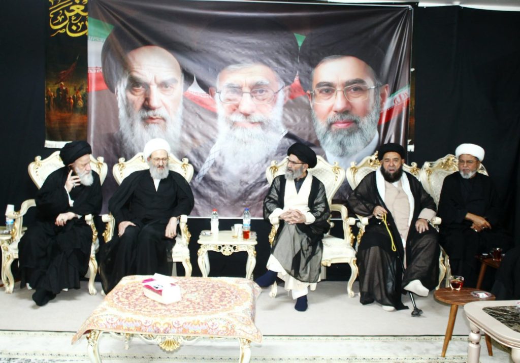 قم میں مرحوم علامہ قاضی سید نیاز حسین نقوی کی رہائش گاہ پر قائد ملت جعفریہ پاکستان آیت اللہ سید ساجد علی نقوی اور دیگر علماء کرام تعزیتی ملاقات کے دوران۔
