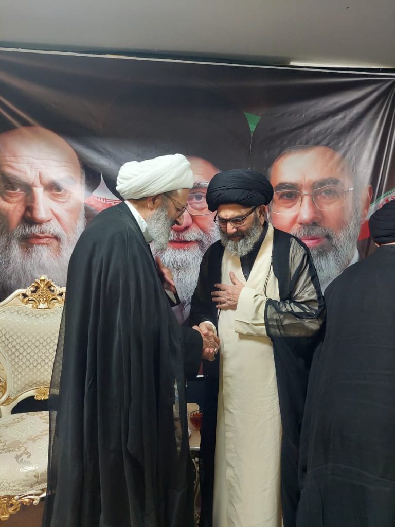 قم میں مرحوم علامہ قاضی سید نیاز حسین نقوی کی رہائش گاہ پر قائد ملت جعفریہ پاکستان آیت اللہ سید ساجد علی نقوی اور دیگر علماء کرام تعزیتی ملاقات کے دوران۔