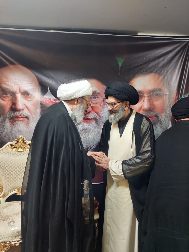 قم میں مرحوم علامہ قاضی سید نیاز حسین نقوی کی رہائش گاہ پر قائد ملت جعفریہ پاکستان آیت اللہ سید ساجد علی نقوی اور دیگر علماء کرام تعزیتی ملاقات کے دوران۔