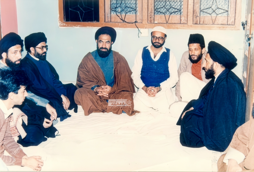 شہید قائد علامہ عارف حسین الحسینیؒ اور قائد ملت جعفریہ پاکستان علامہ سید ساجد علی نقوی کی تصاویر۔